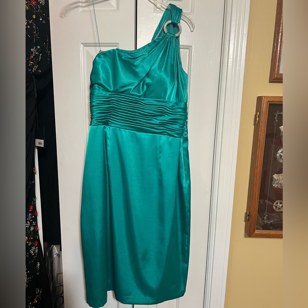 Adrianna Papell Green Asymmetrical Ruched One Shoulder Dress